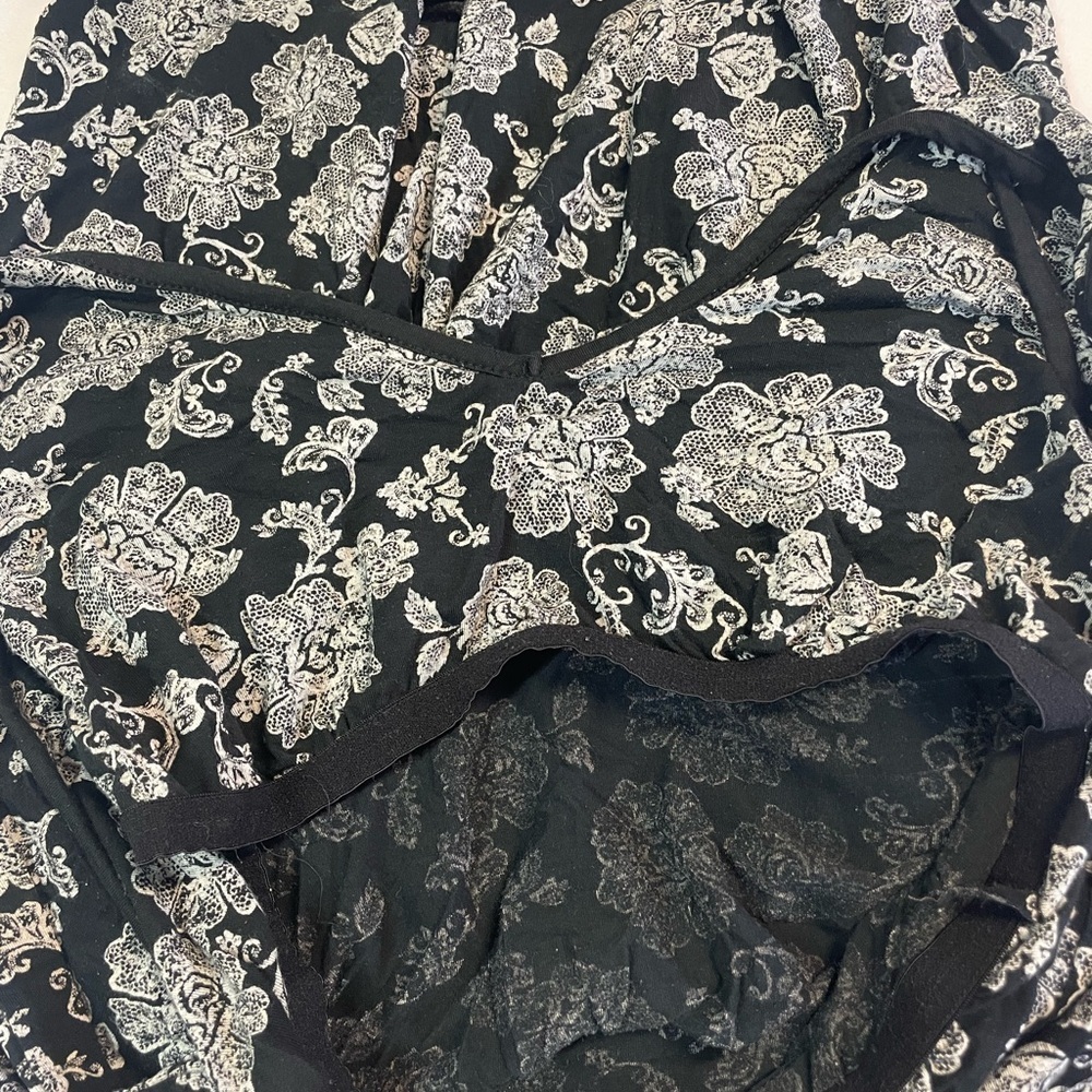 Soma black and white floral night flown with a shelf bra. So soft. Womens size M - Picture 2 of 5